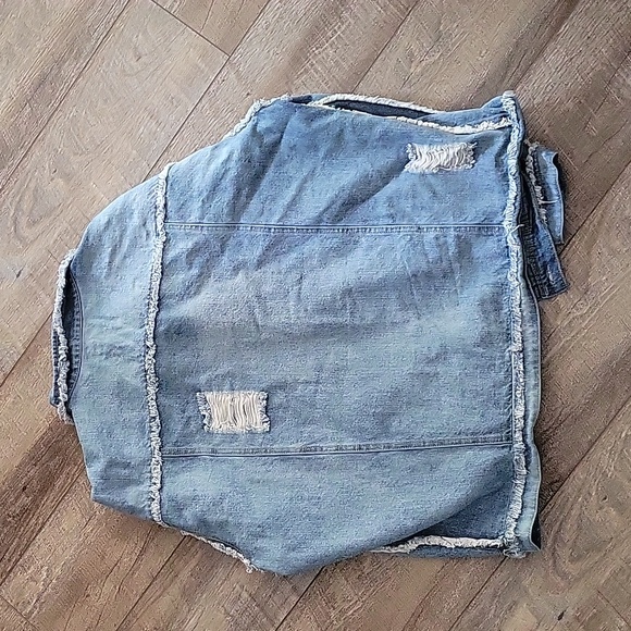*sale* Distressed oversized denim/jean jacket - Picture 4 of 8